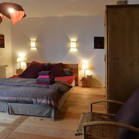 Le Chalet De Valentine Bed & Breakfast *