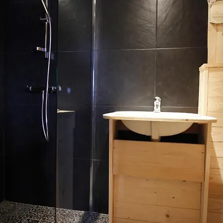 Le Chalet De Valentine Bed & Breakfast *
