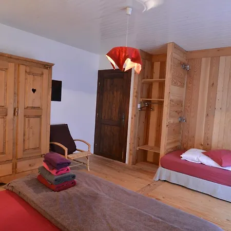 Le Chalet De Valentine Bed & Breakfast *
