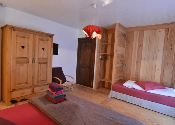 Le Chalet De Valentine Bed & Breakfast *